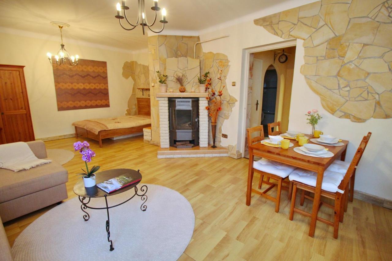 Cosy Castle Apartment Budapest Ngoại thất bức ảnh